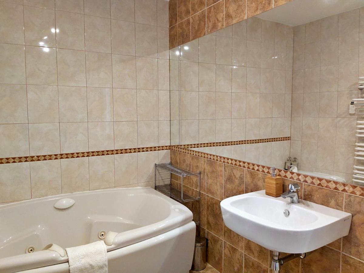 Apartamento Mitra Zonata Pink Omiš Exterior foto