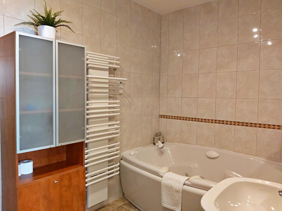 Apartamento Mitra Zonata Pink Omiš Exterior foto