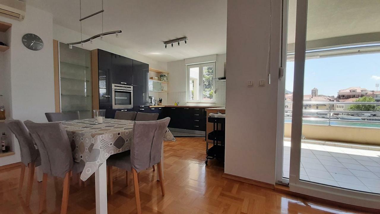 Apartamento Mitra Zonata Pink Omiš Exterior foto